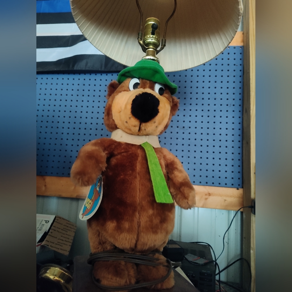 NWT Yogi Bear Lamp